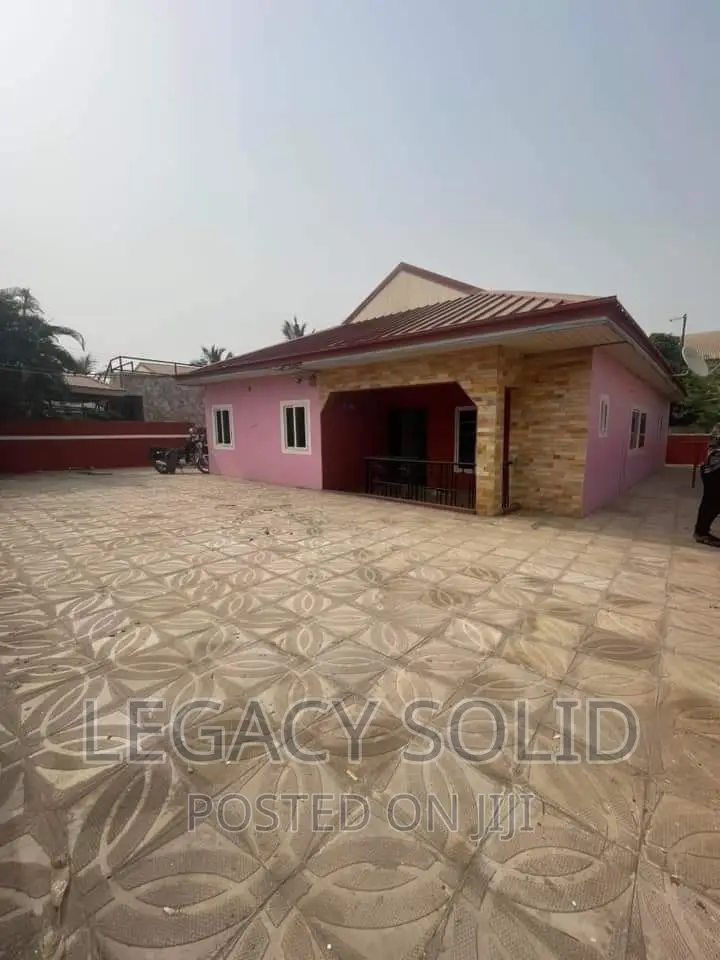 3bdrm House in Legacy Solid Real, Baatsona Total for rent