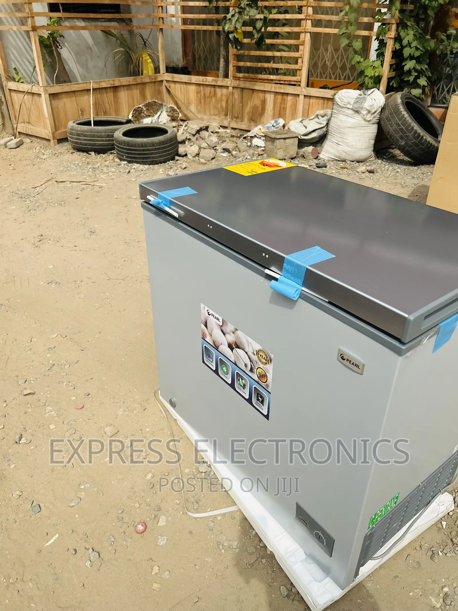 Furnace Sleek Chest Freezer Single Door Pearl PCF-240 200L