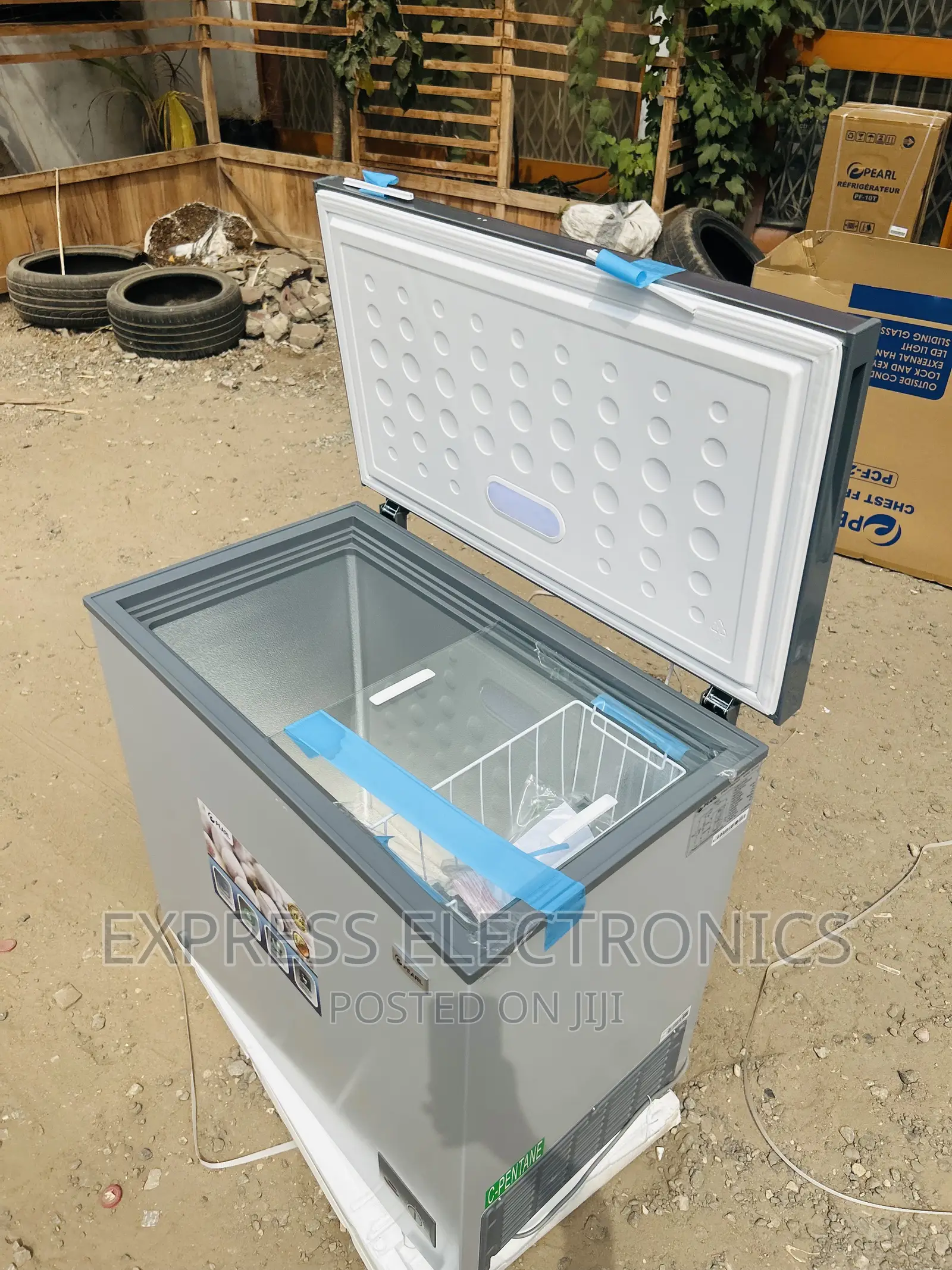 Foreign Standard Chest Freezer Pearl 200L PCF-240
