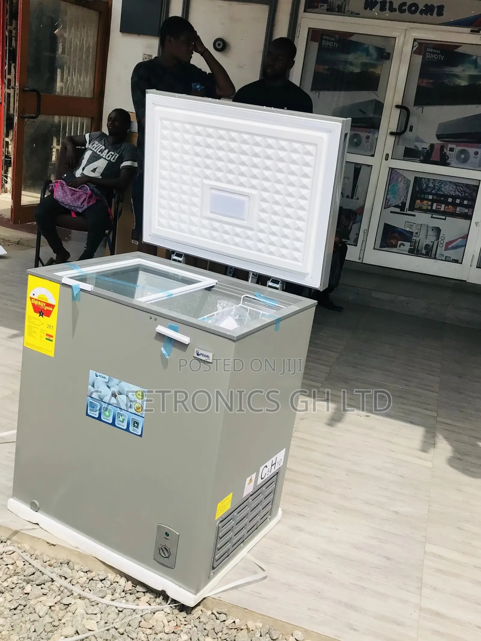 Glass Lid 147 Liters Chestfreezer Singledoor Pearl PCF-208