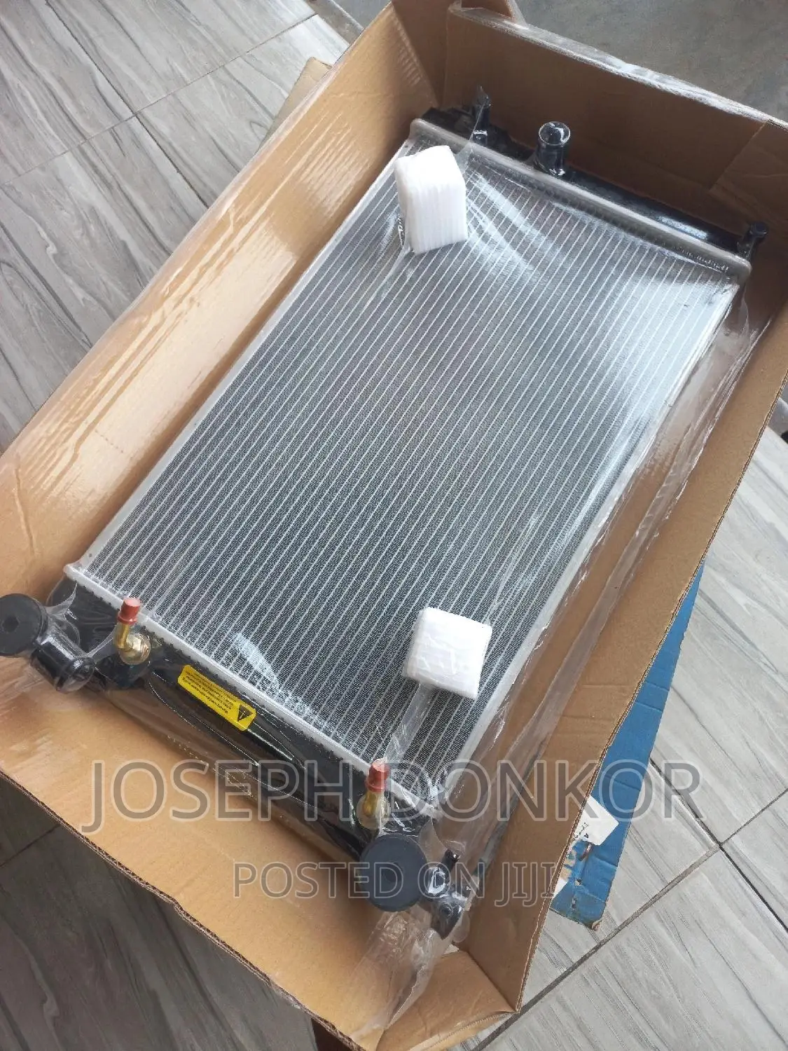 Corolla 2014,2015,2016,2017,2018 Radiator Tank