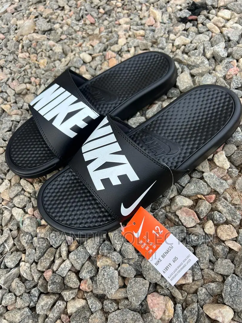 Nike Benassi Slides