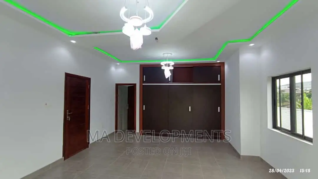 4bdrm Duplex in Ma Developments, Oyarifa for sale