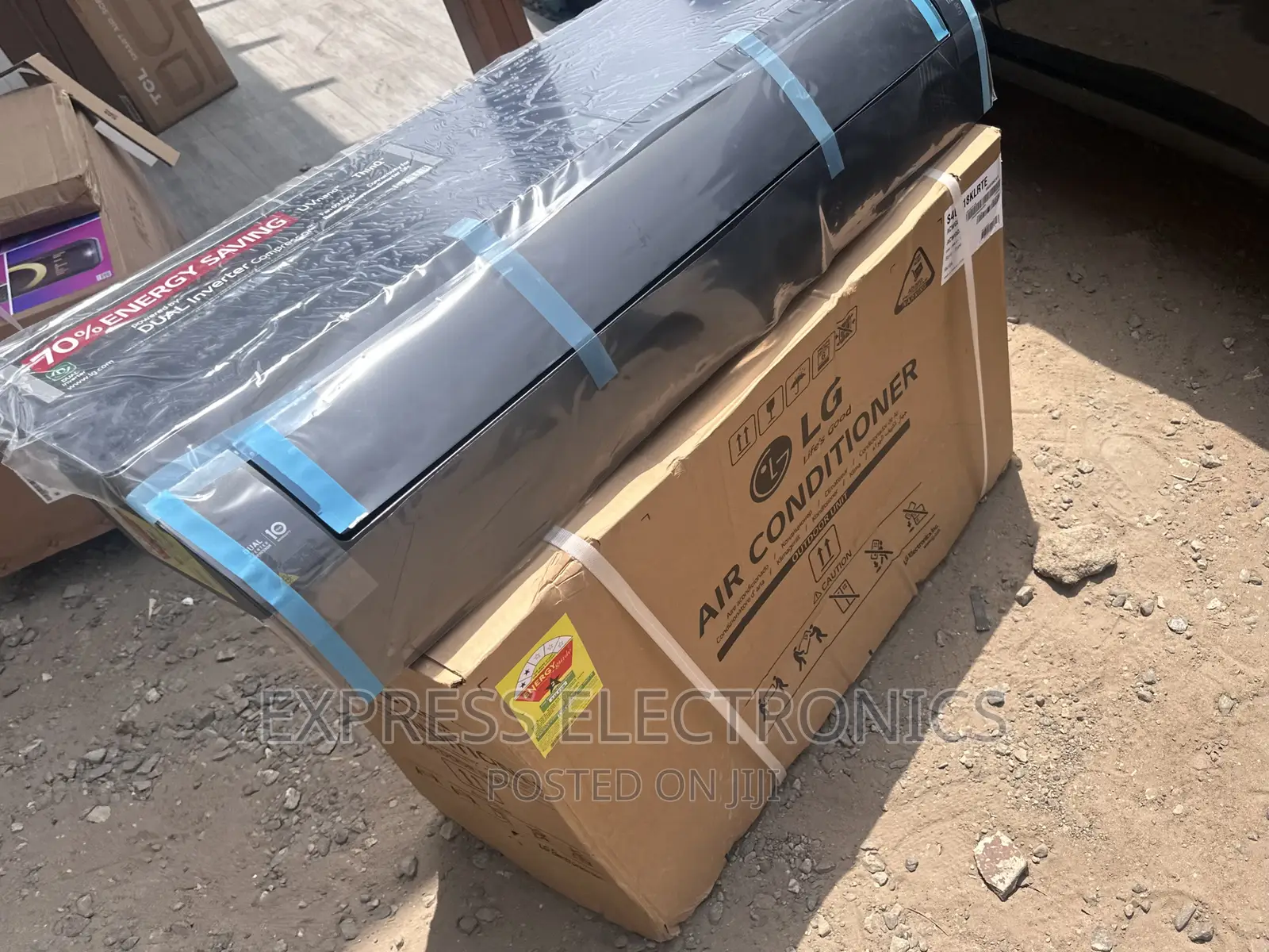 Built in Drain Pipe Split Dual Inverter LG 2.0hp Artcool