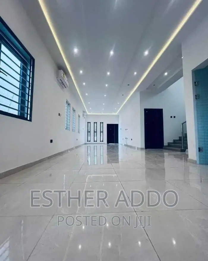 5bdrm Duplex in East Legon for sale