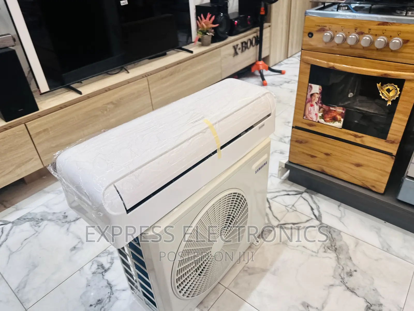 2.5hp Split R410 Has White Air Conditioner Swings Airflow