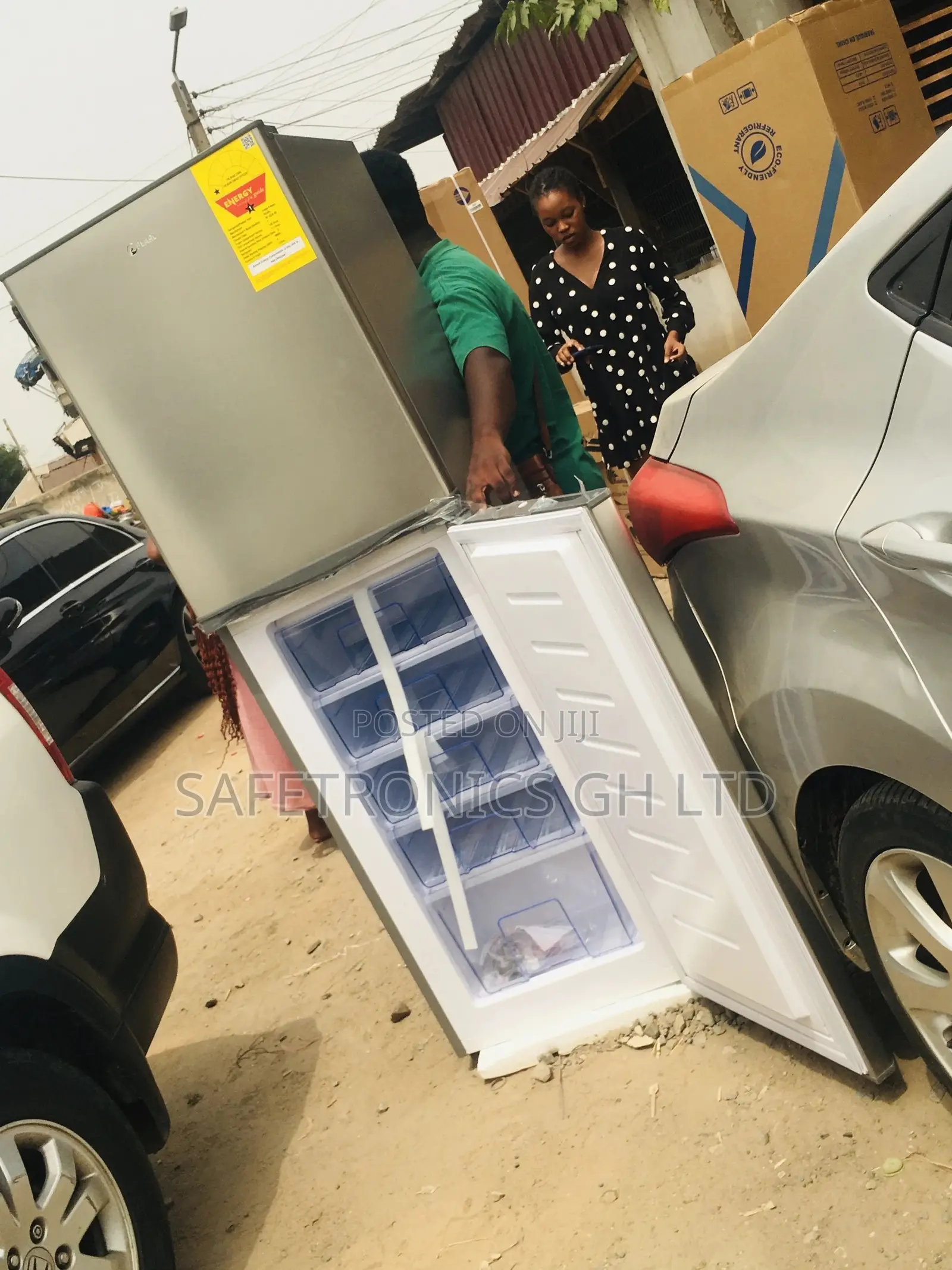 Affordable Pearl Doubledoor PF-352-2B Bottomfreezer Fridge