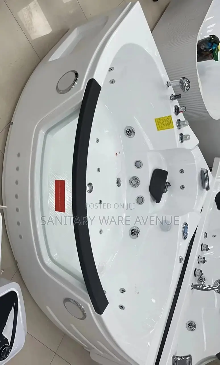 Jacuzzi - Corner Bathtub - Luxury Jacuzzi