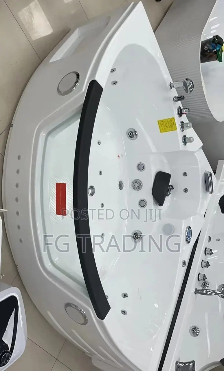 Jacuzzi - Corner Bathtub - Luxury Jacuzzi