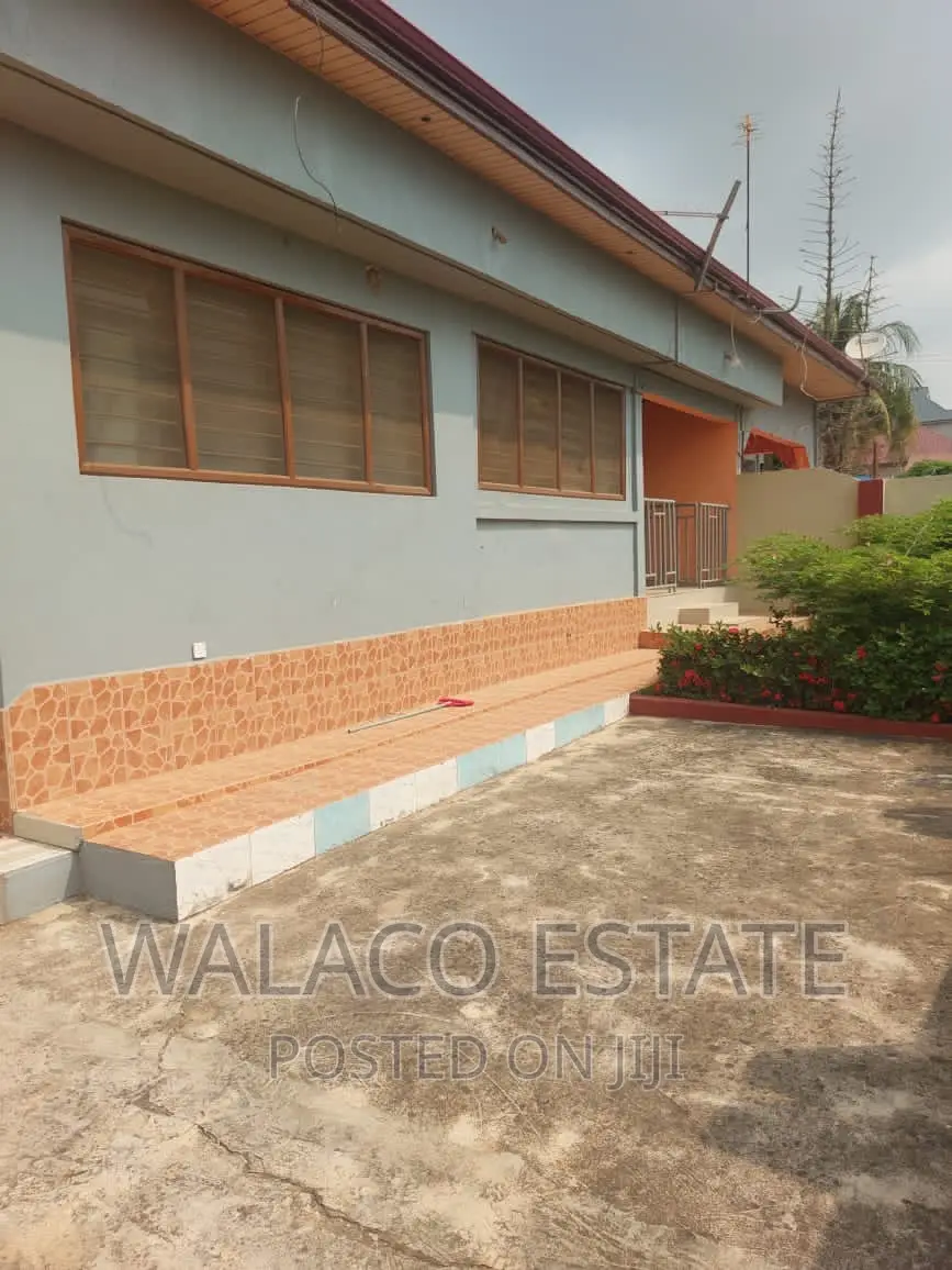 3bdrm Bungalow in Walako Estate, Achimota for rent