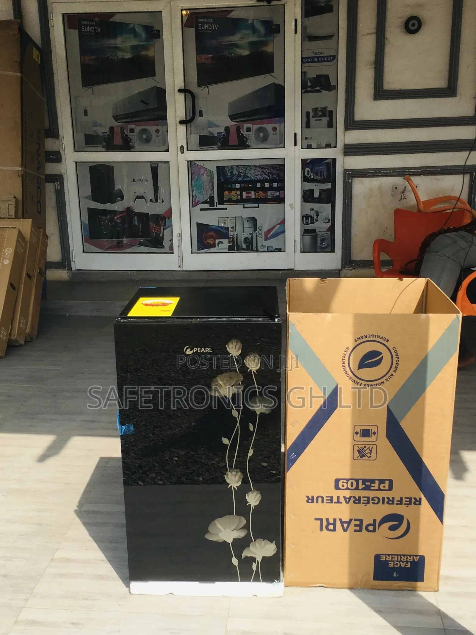 82L Black Pearl Topfreezer Glass Singledoor Tabletop Fridge