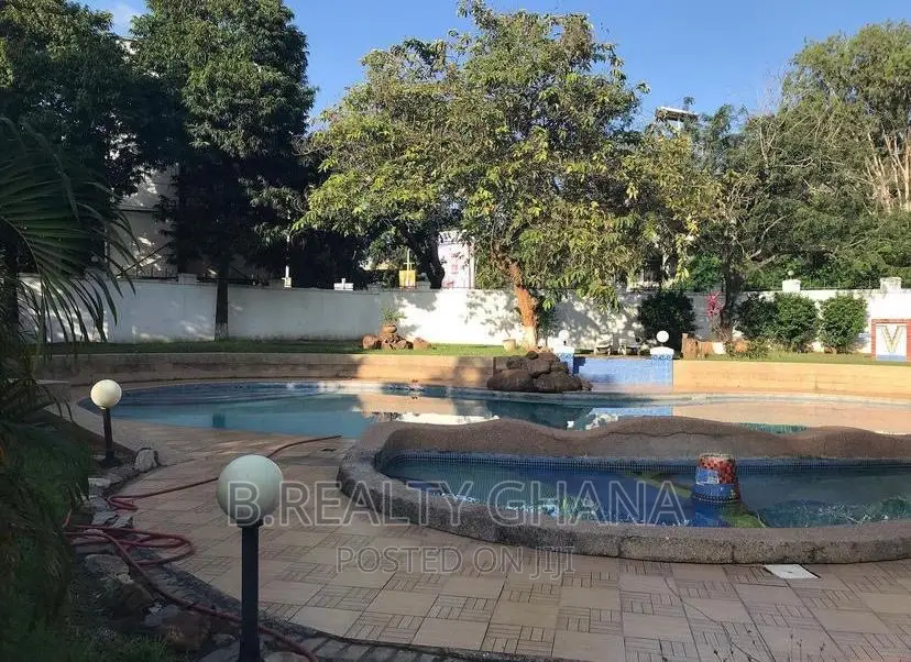 5bdrm Townhouse/Terrace in Cantonments for sale