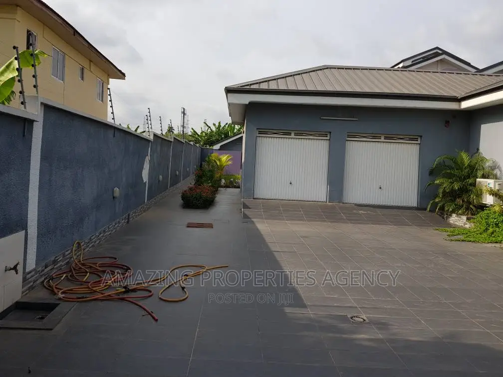 8bdrm House in Airport Residential Area for sale