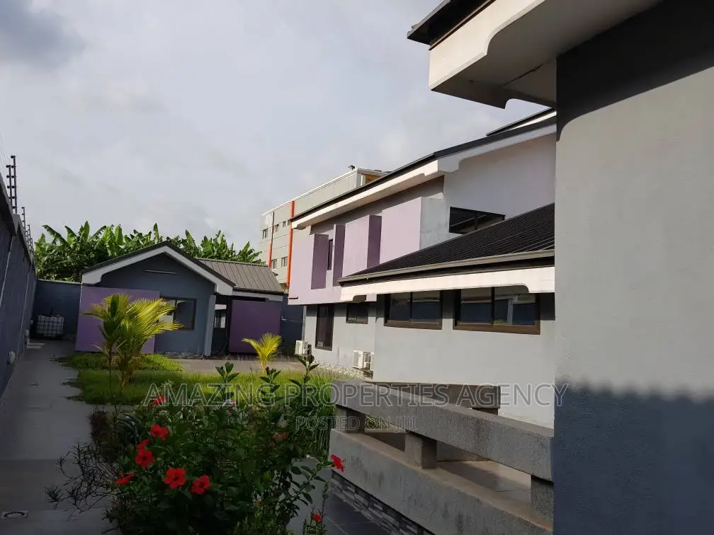 8bdrm House in Airport Residential Area for sale