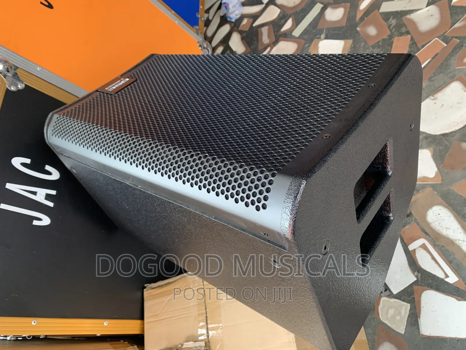 QSC E-Series 12inchs Monitor Speaker(Pair)