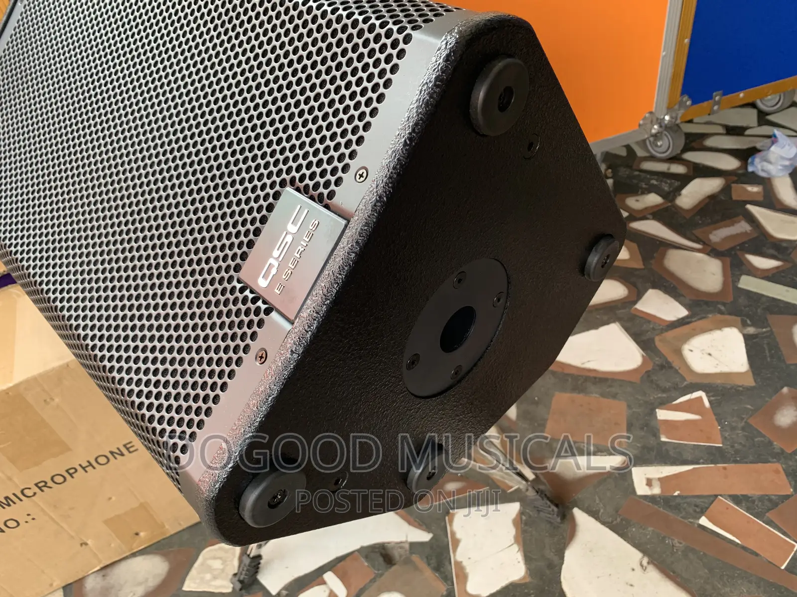 QSC E-Series 12inchs Monitor Speaker(Pair)