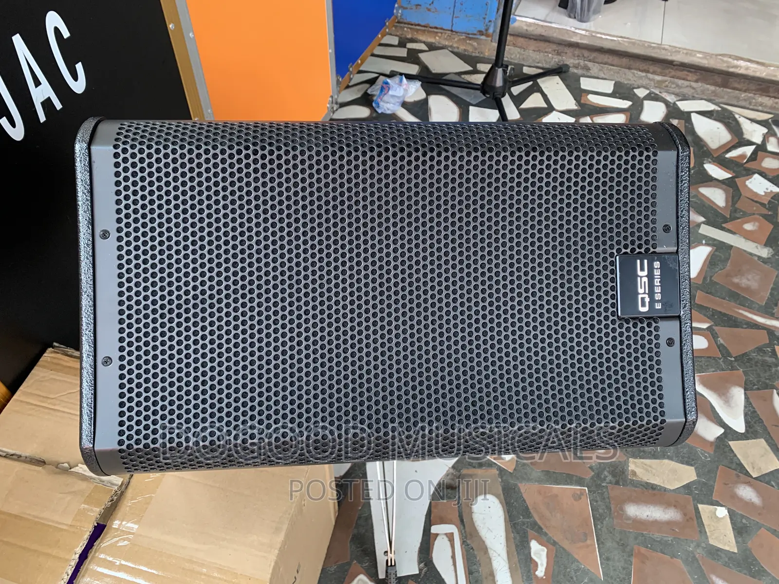 QSC E-Series 12inchs Monitor Speaker(Pair)
