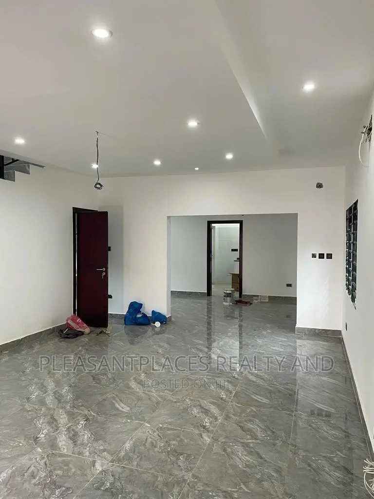 4bdrm Townhouse/Terrace in Pleasantplaces, Accra Metropolitan for sale