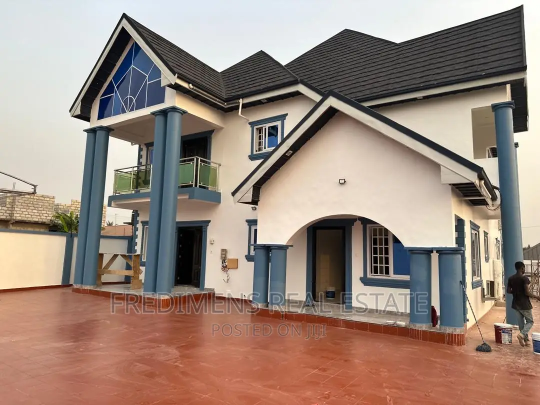 5bdrm House in Fredimens Real, Kumasi Metropolitan for sale