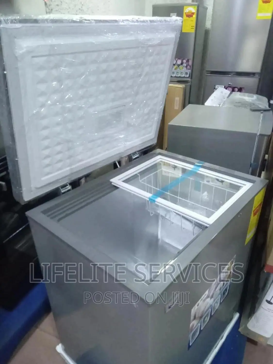 147litres Freezer Pearl With Sliding Glass Cover