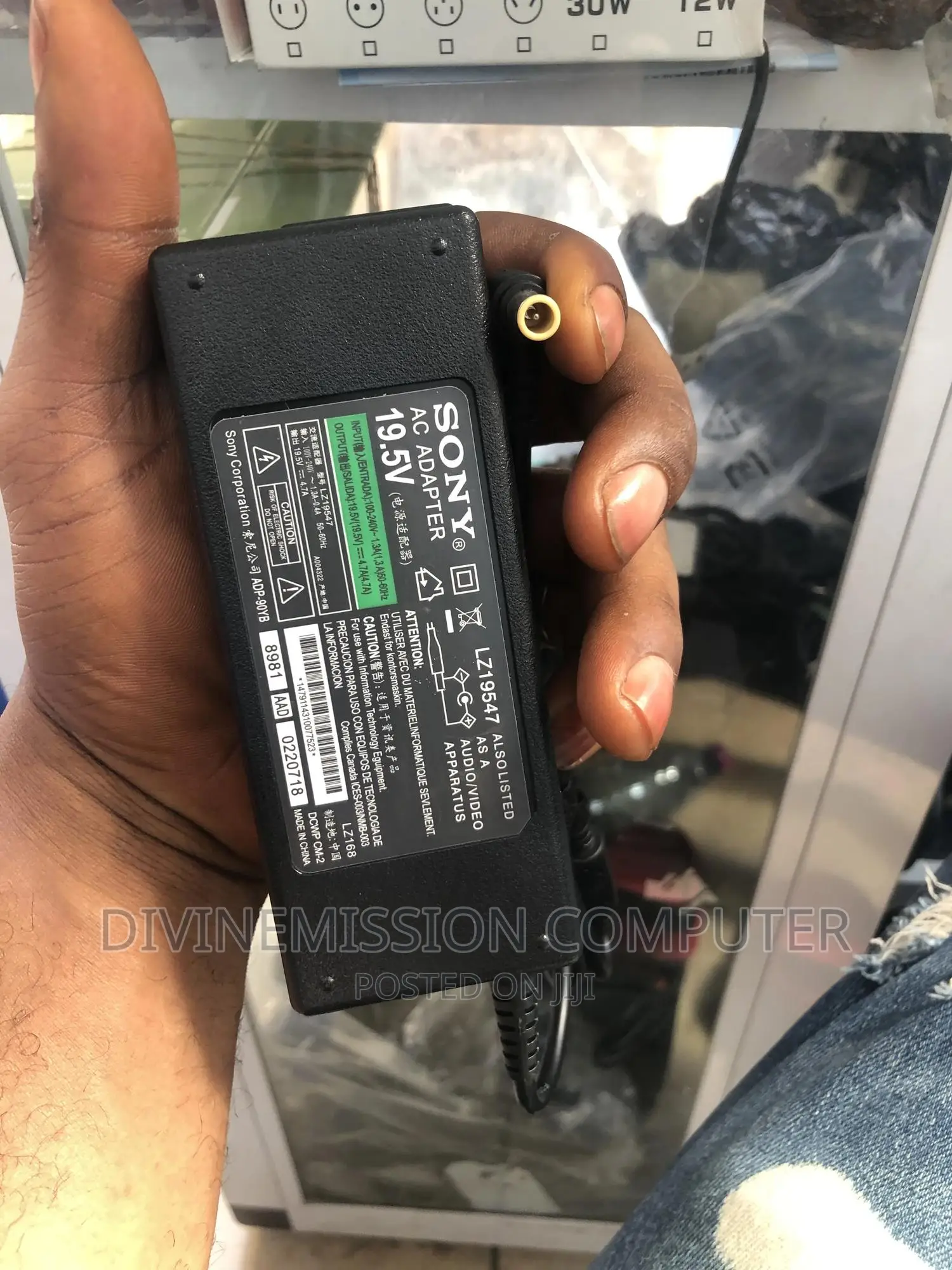 Sony 19.5v ==4.7A, AC Adapter, 90w Uk  Used Original