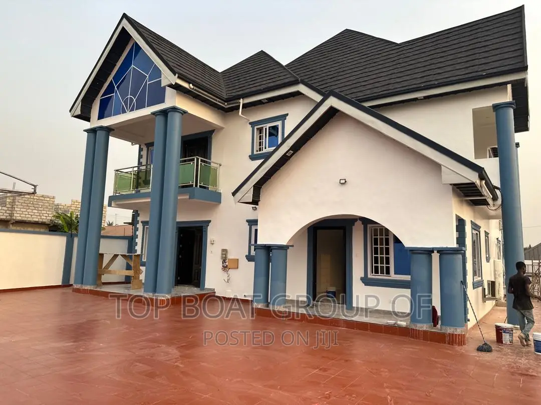 Furnished 5bdrm House in Top Boat Estate, Kumasi Metropolitan for sale