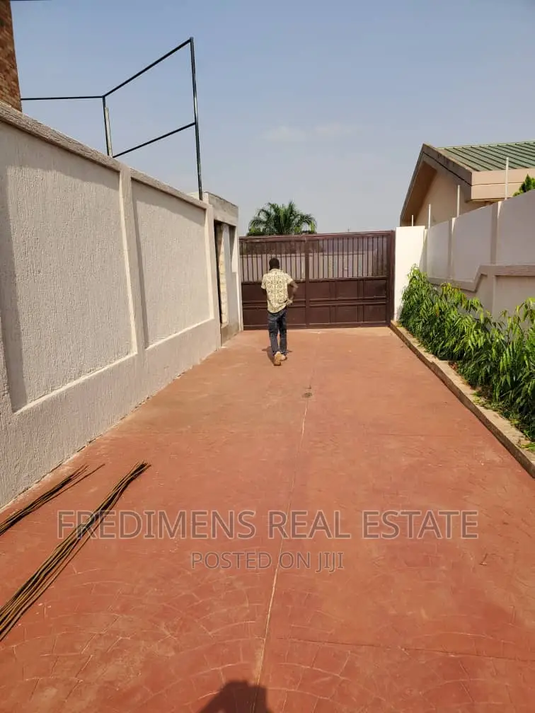 4bdrm House in Fredimens Real, Kumasi Metropolitan for sale