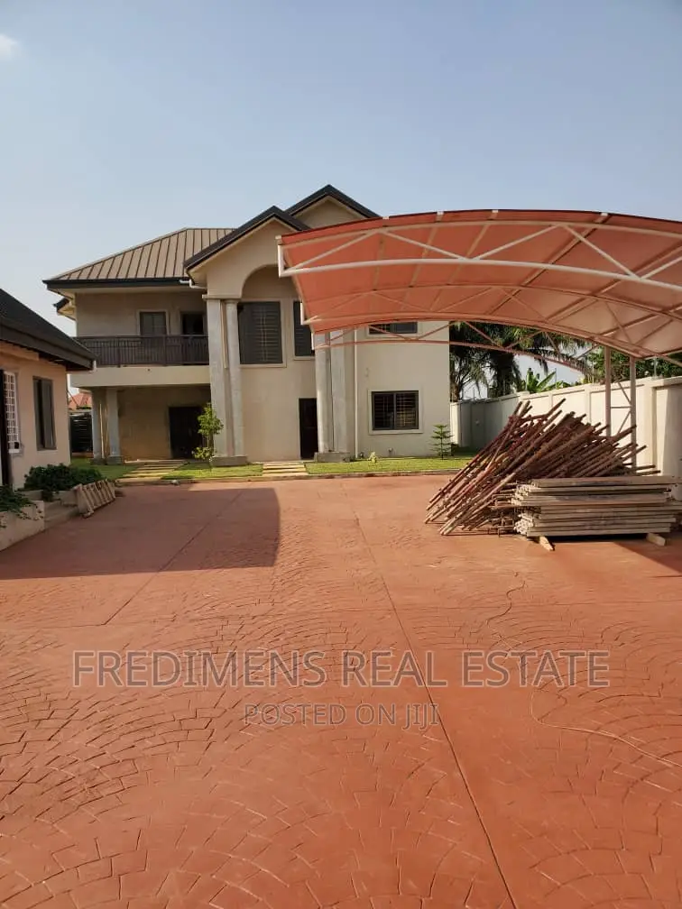 4bdrm House in Fredimens Real, Kumasi Metropolitan for sale