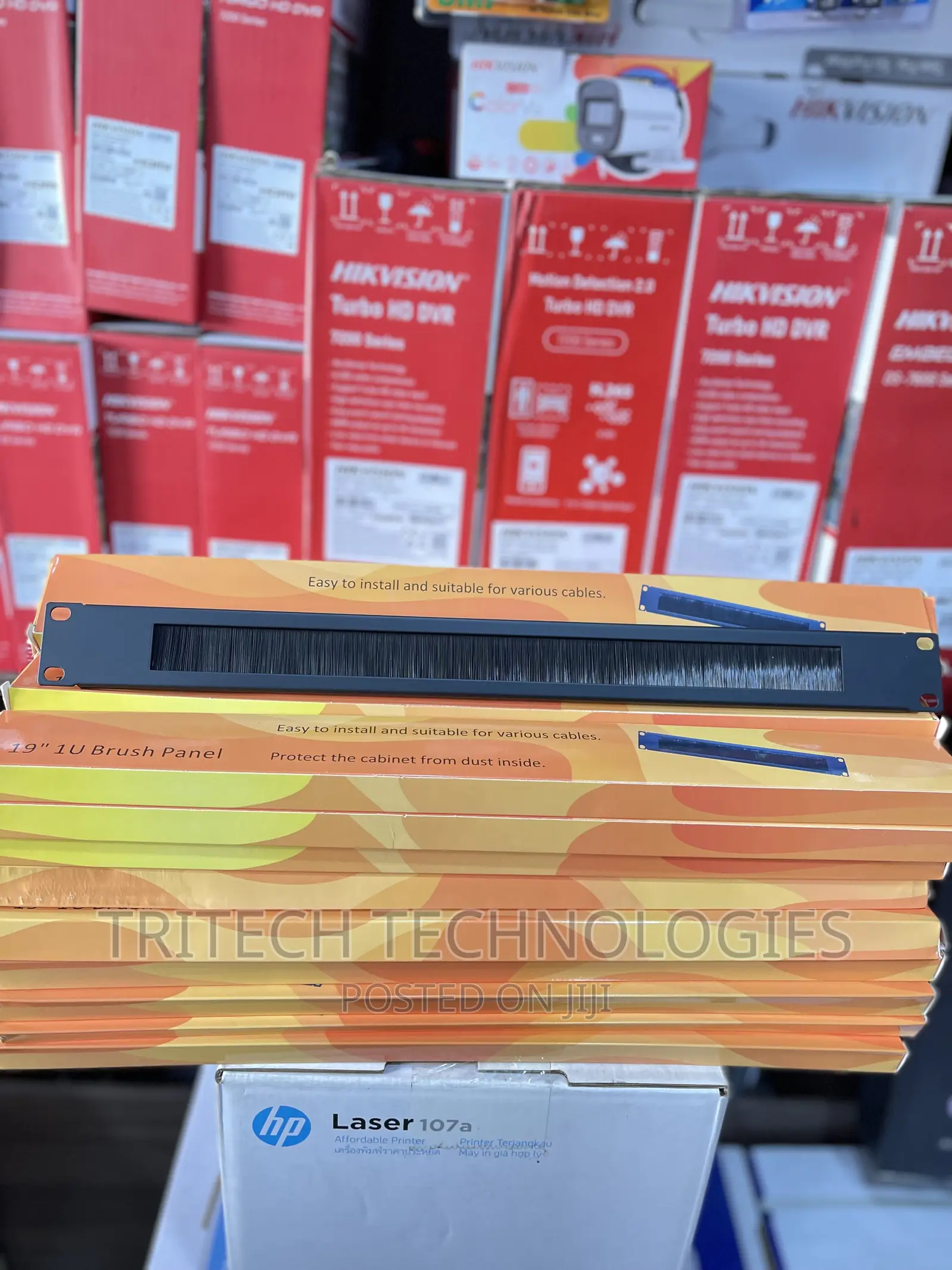 1U Brush Cable Manager