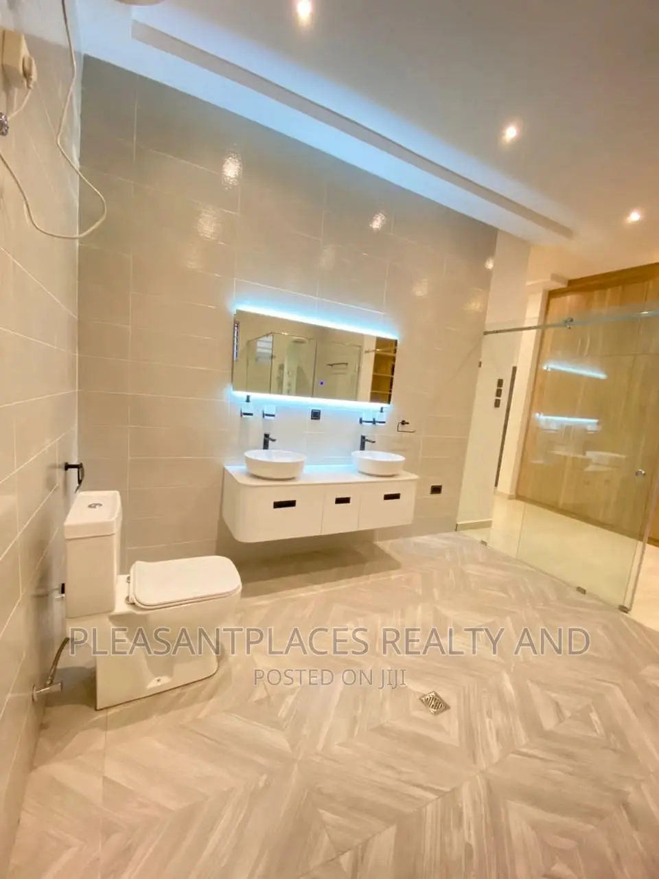 4bdrm Duplex in Pleasantplaces, East Legon for sale