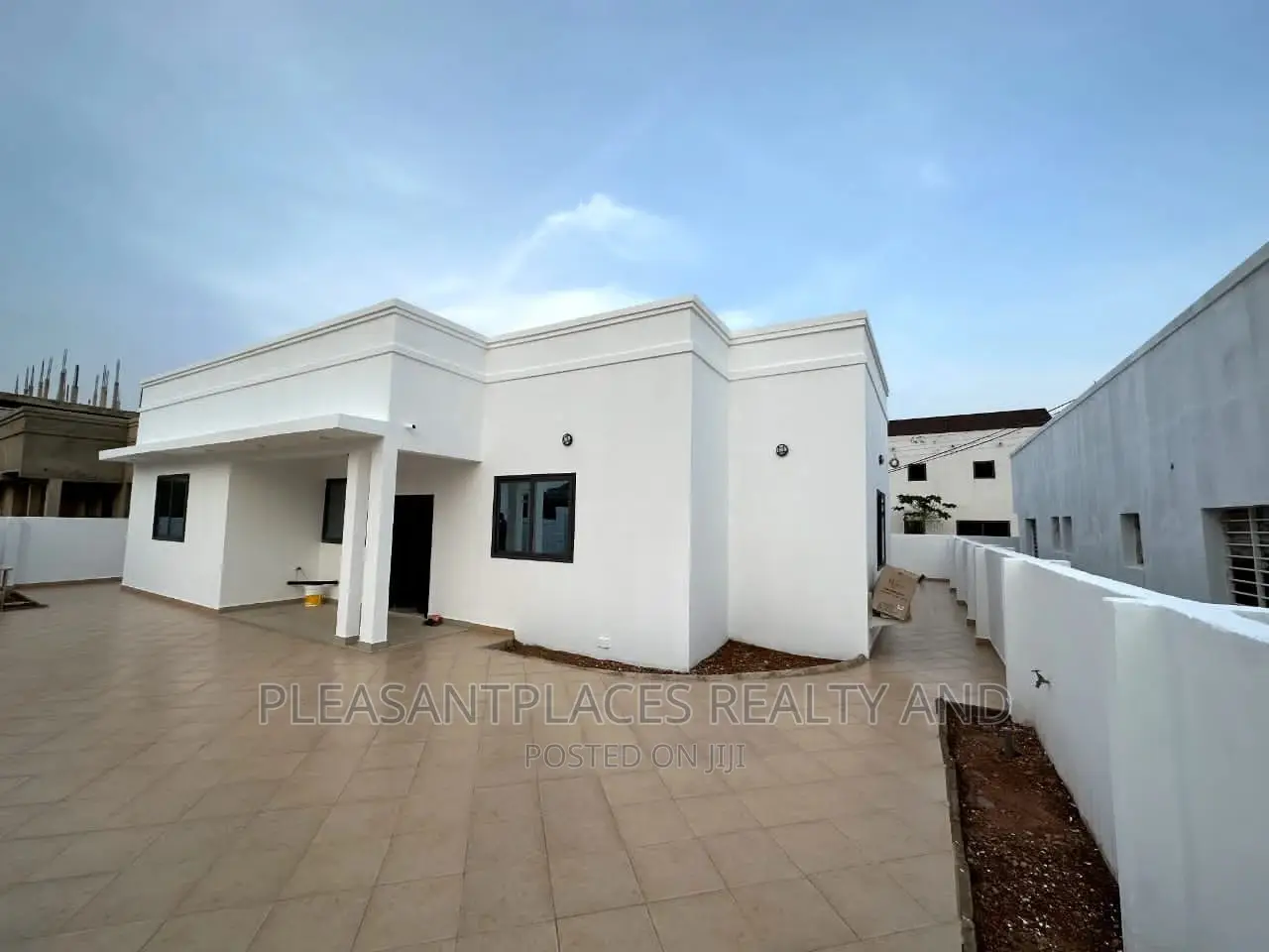 3bdrm House in Pleasantplaces, East Legon for sale