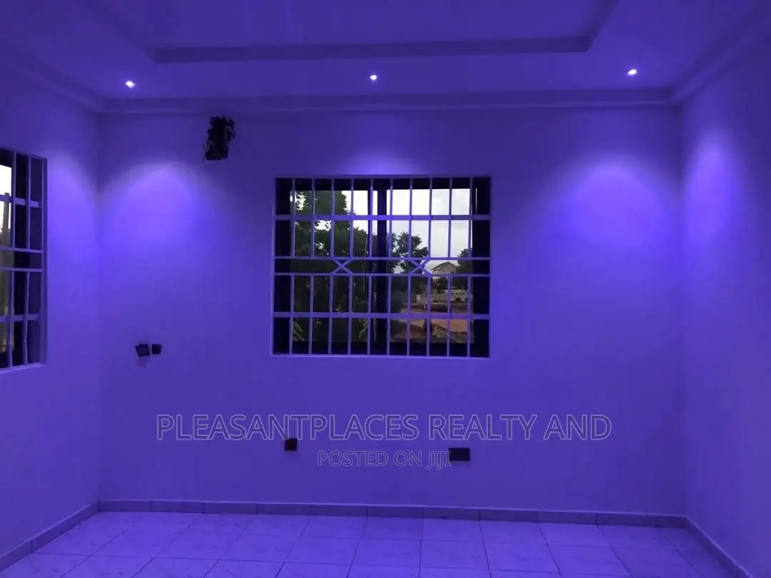 4bdrm Duplex in Pleasantplaces, Oyarifa for sale