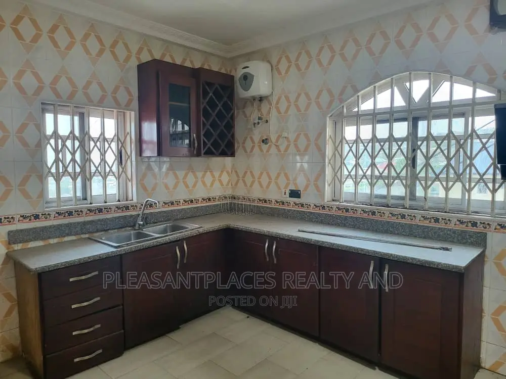 4bdrm House in Pleasantplaces, Ashomang Estate for rent