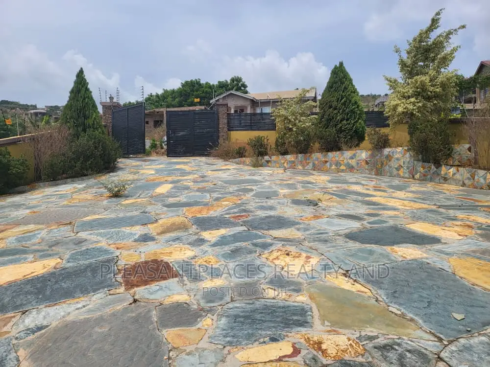 4bdrm House in Pleasantplaces, Ashomang Estate for rent
