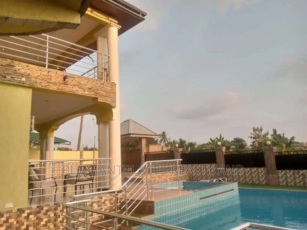 5bdrm Duplex in Pleasantplaces, Accra Metropolitan for rent