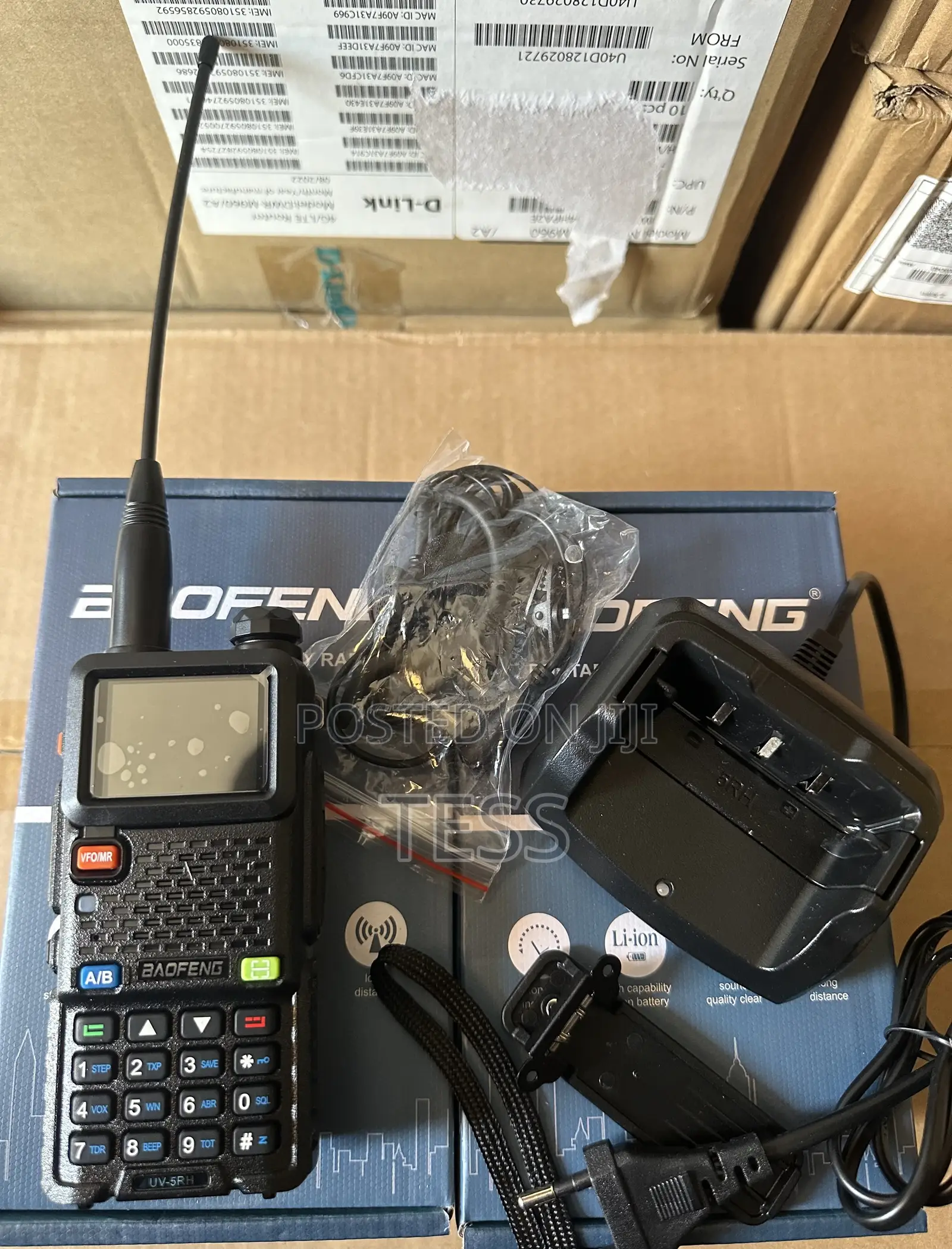 Walkie-Talkie Radio Boafeng UV-5RH With Earpiece.