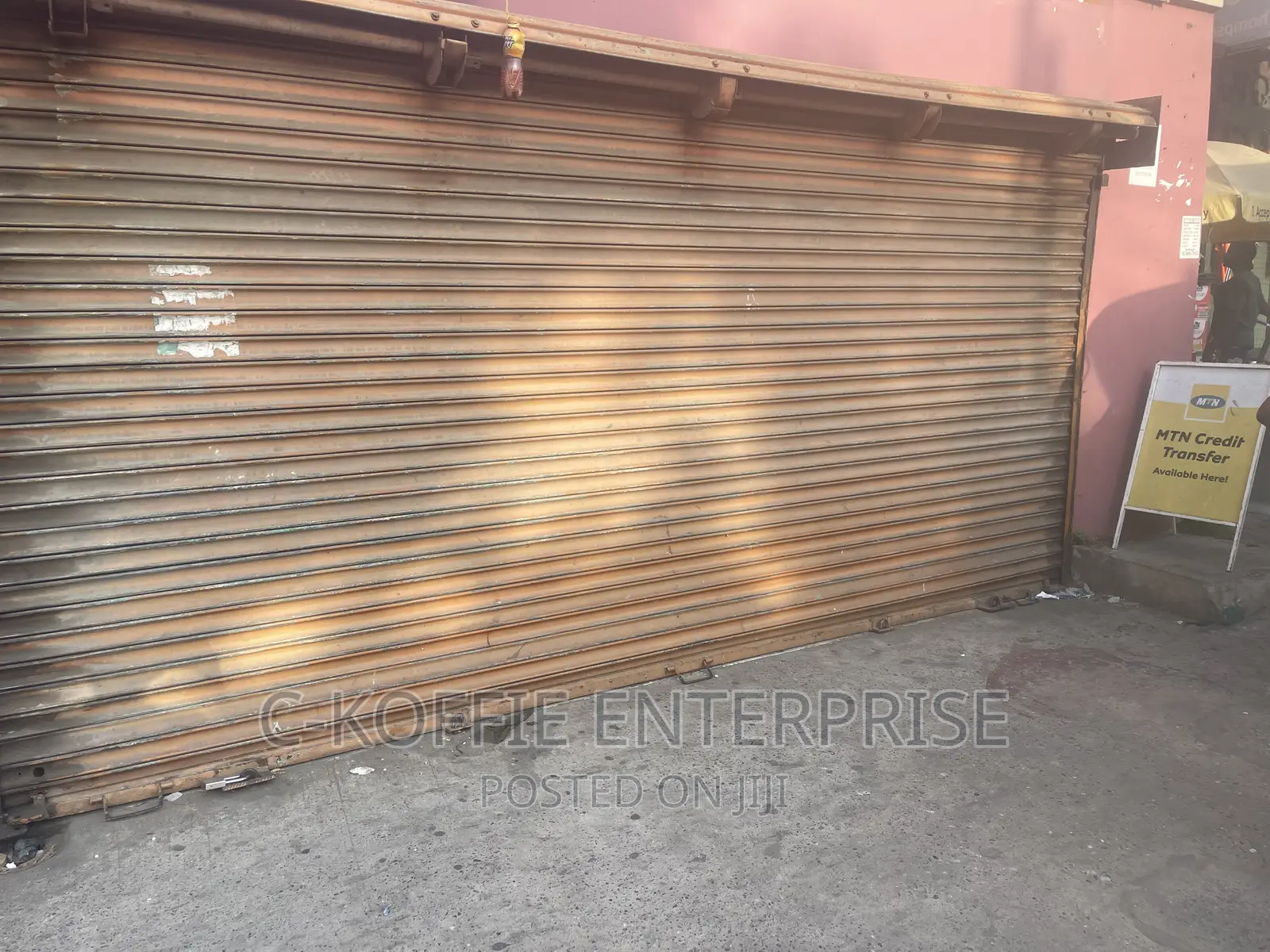 Warehouse With Shop 350sq + Office at Accra Close to Road