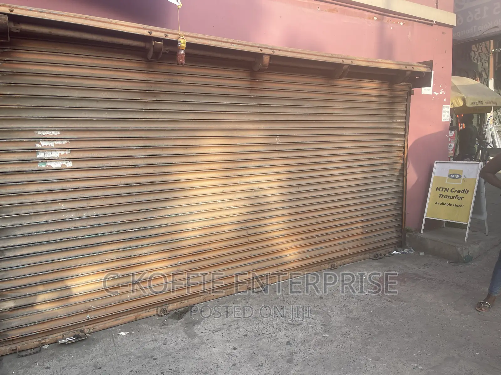 Warehouse With Shop 350sq + Office at Accra Close to Road