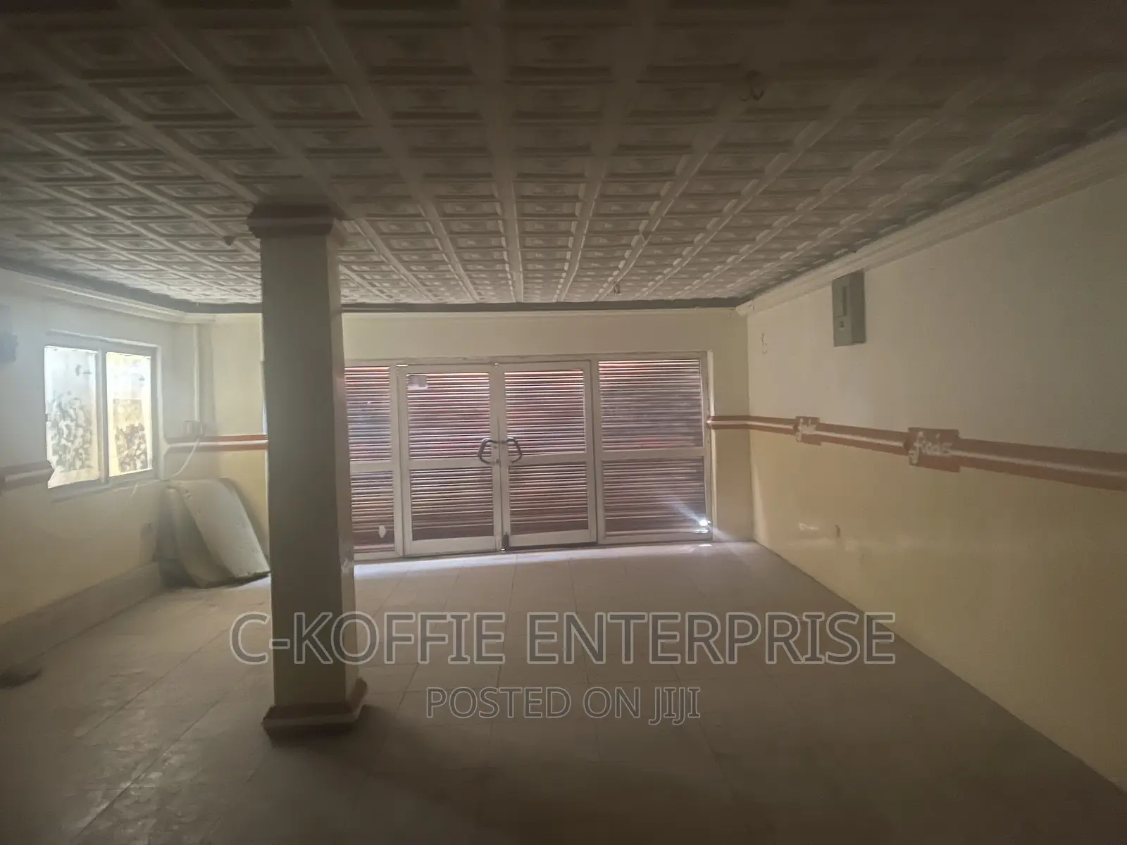 Warehouse With Shop 350sq + Office at Accra Close to Road