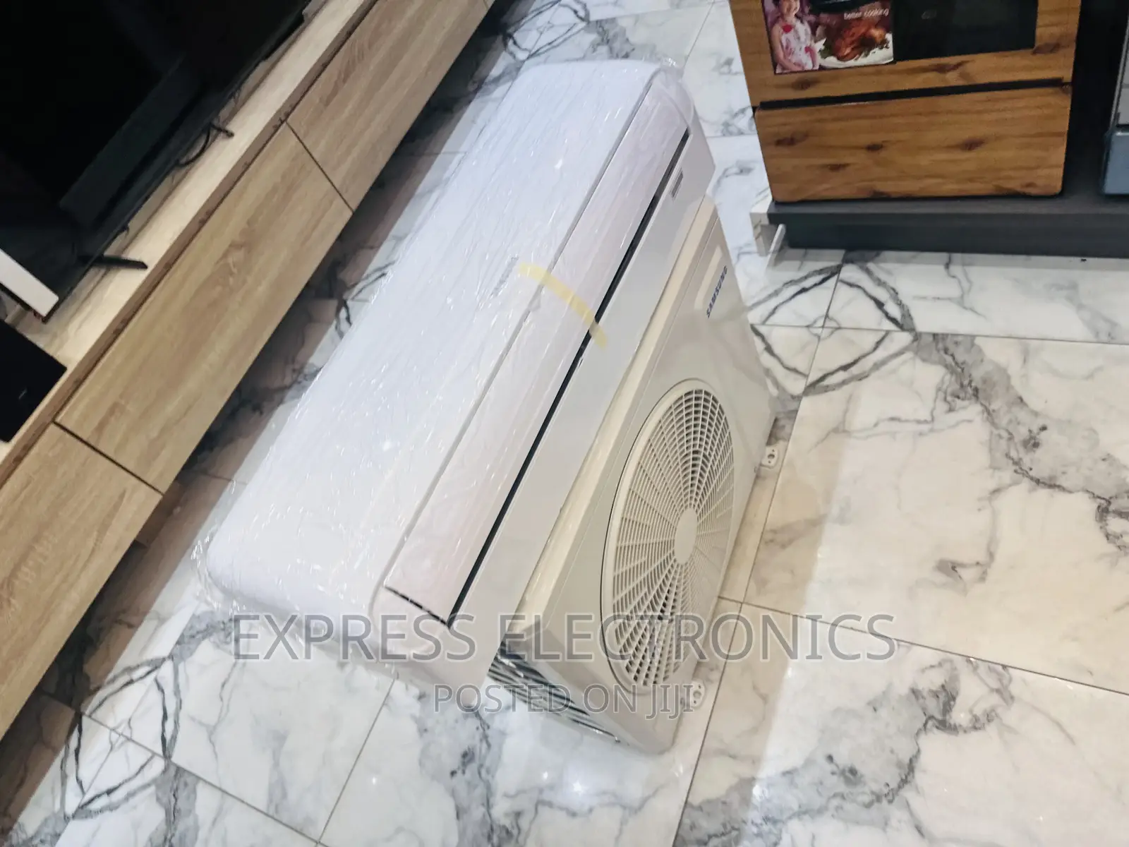 Quality Sleek White Samsung 2.0hp Air Conditioner