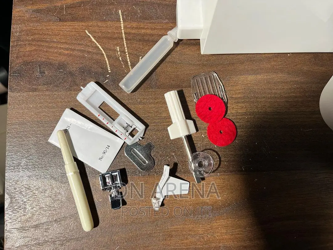 E R Sewing Machine
