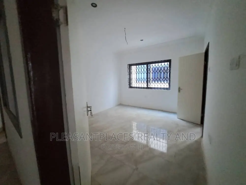 3bdrm Duplex in Pleasantplaces, Oyarifa for rent