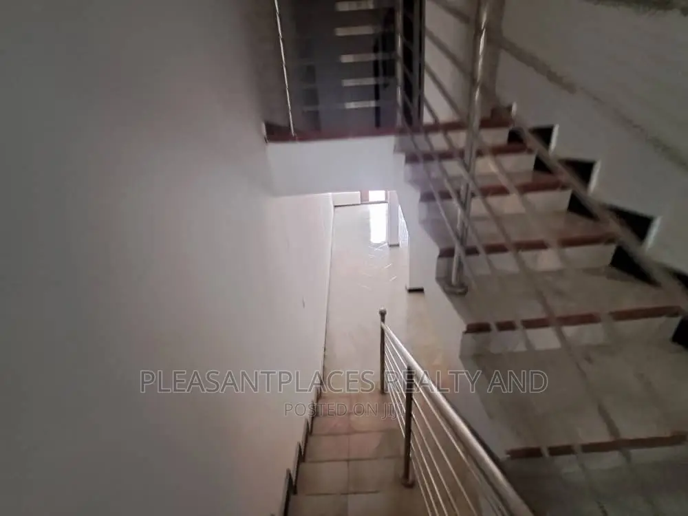 3bdrm Duplex in Pleasantplaces, Oyarifa for rent