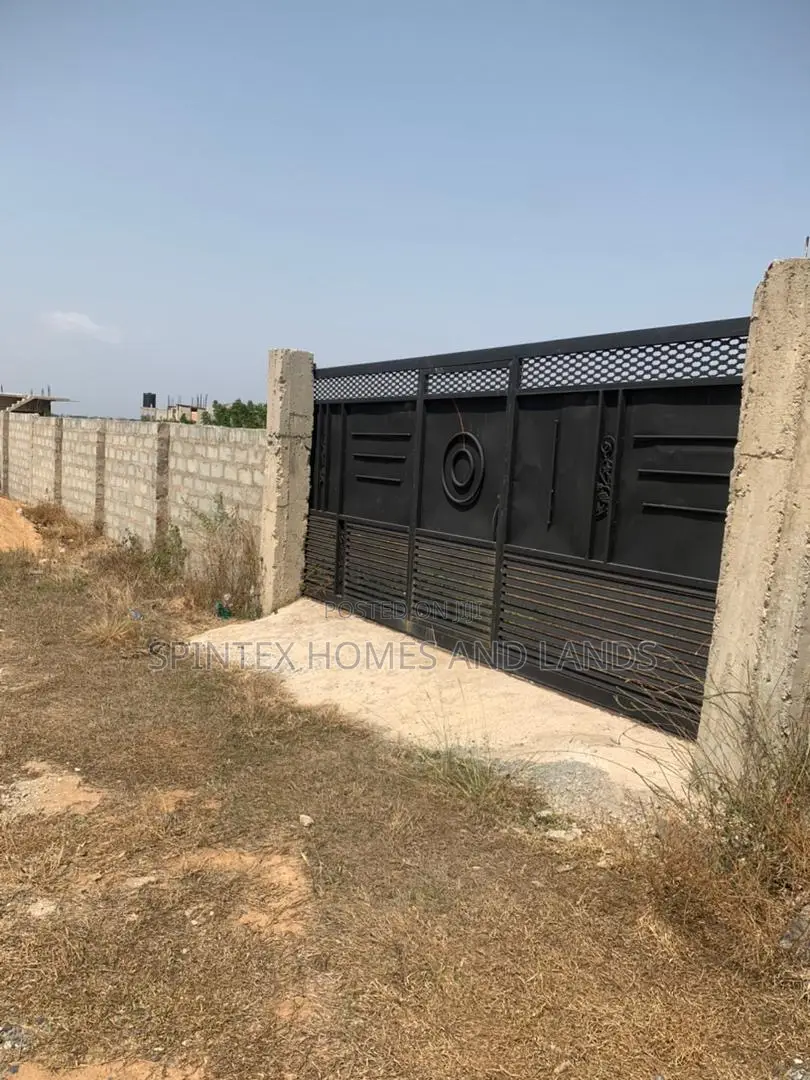 Plots for Sale in Lashibi, Size 70/100