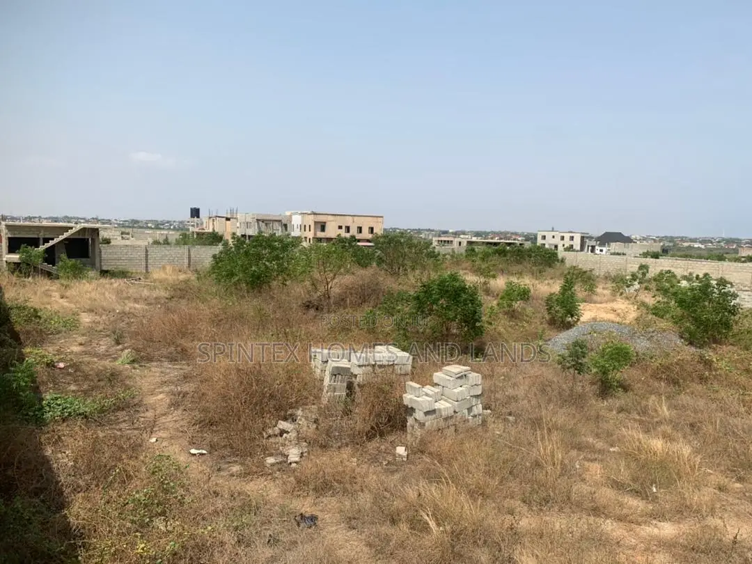 Plots for Sale in Lashibi, Size 70/100