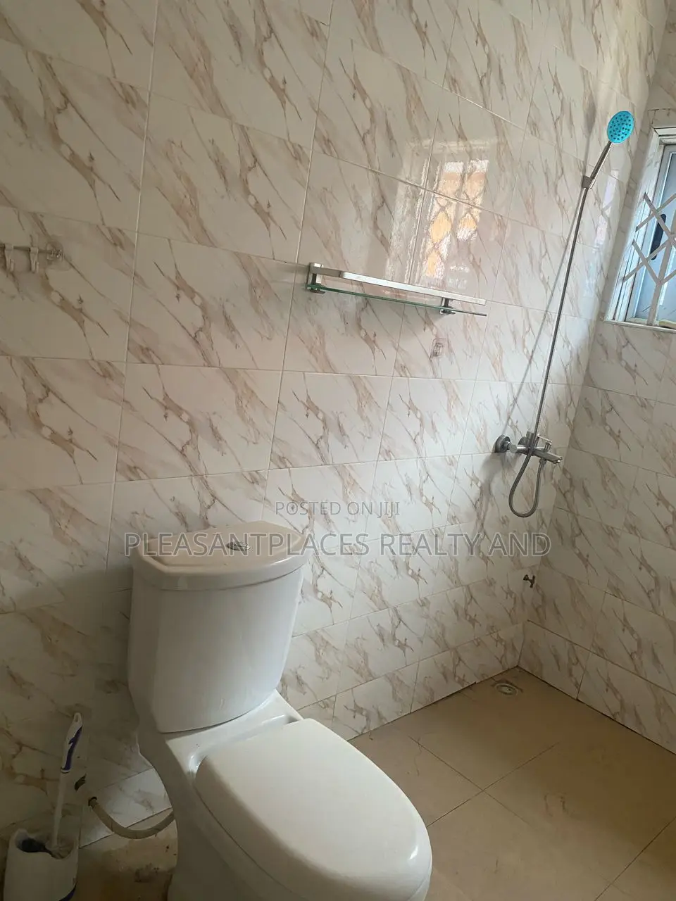 5bdrm House in Pleasantplaces, Pokuase for rent