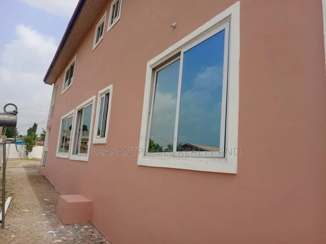 5bdrm Duplex in Pleasantplaces, Taifa-Burkina for rent