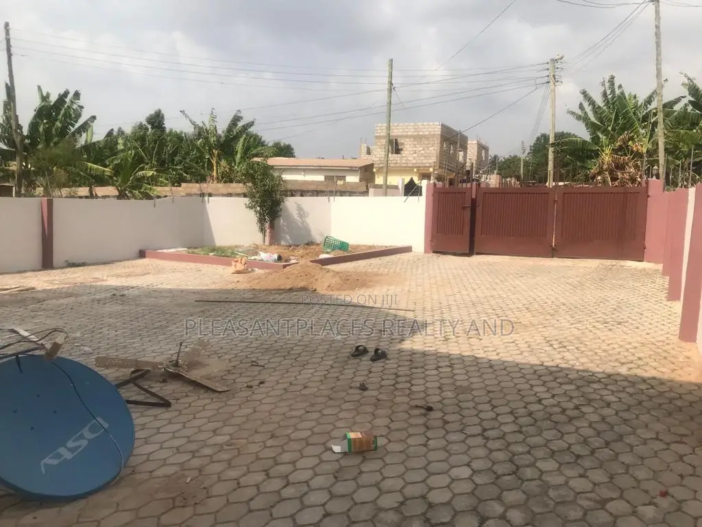 5bdrm Duplex in Pleasantplaces, Taifa-Burkina for rent