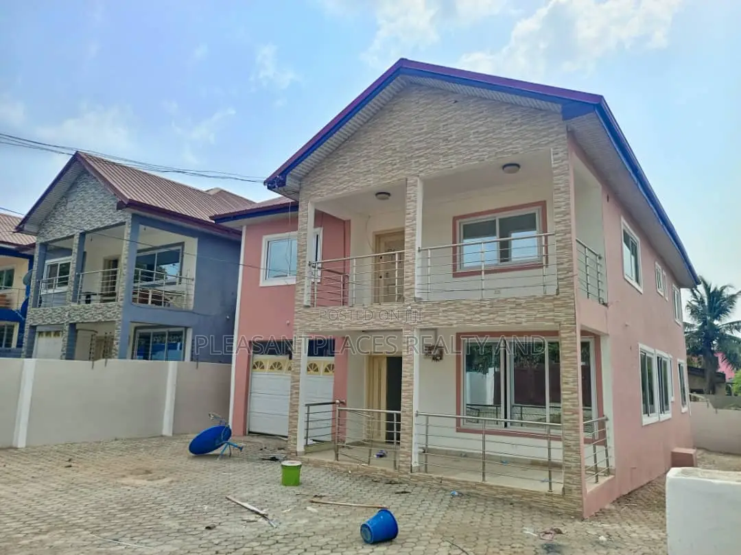 5bdrm Duplex in Pleasantplaces, Taifa-Burkina for rent