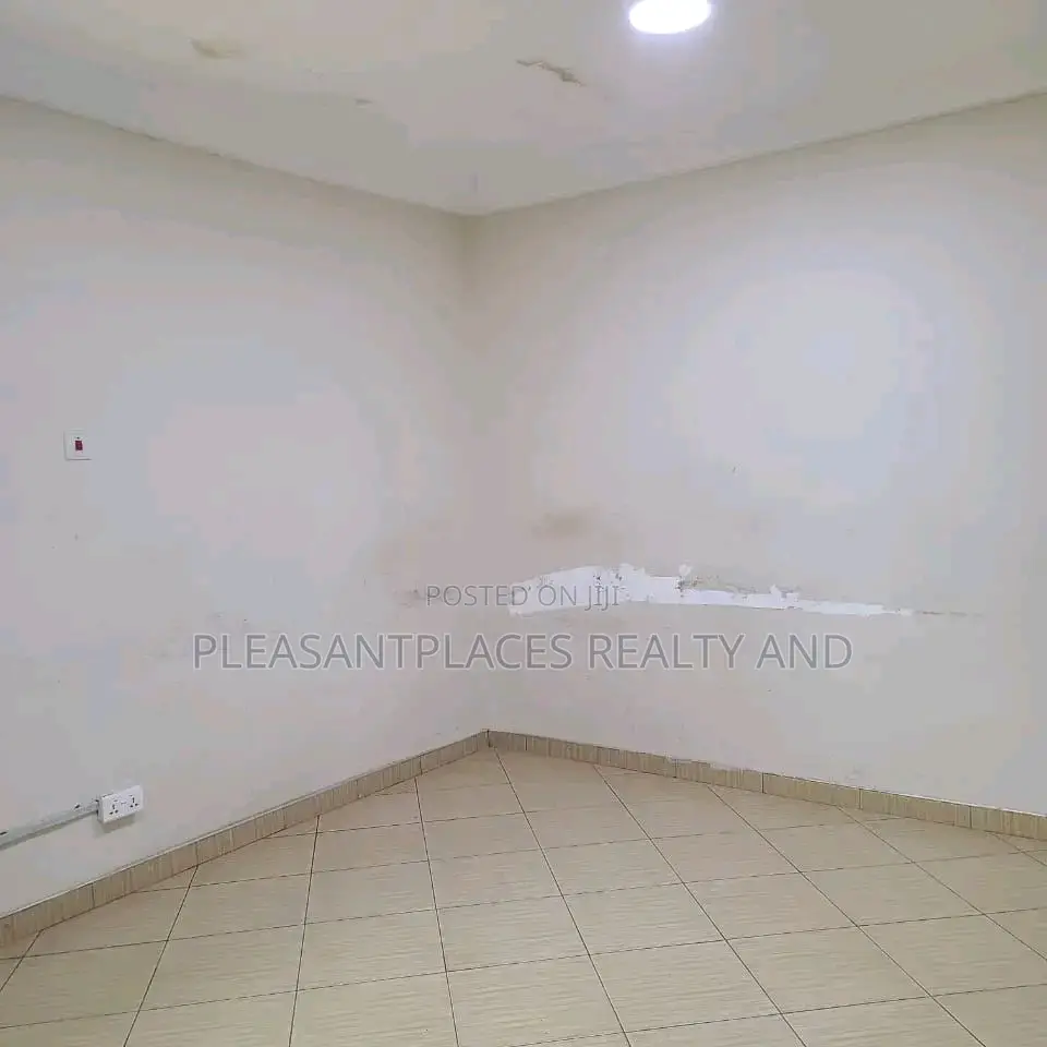 4bdrm House in Pleasantplaces, West Legon for rent